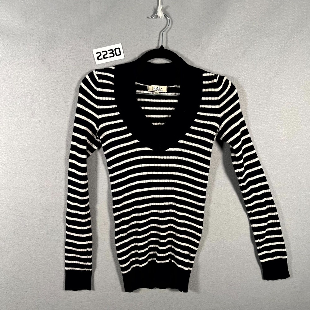 LEI Life Energy Intelligence Sweater Womens Medium Black White Striped V‎ Neck